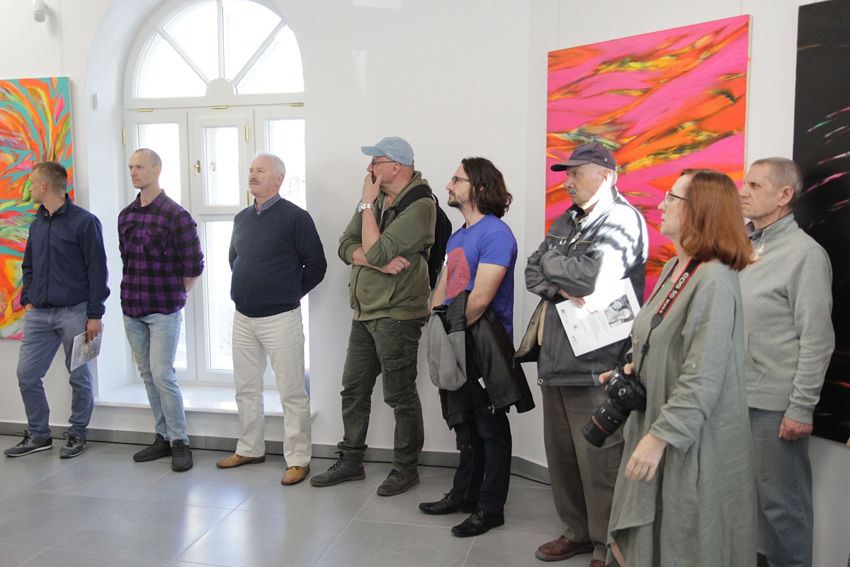 Wernisaż wystawy Raz, Dwa, Trzy w Galerii Ostrołęka [11.05.2023] - zdjęcie #33 - eOstroleka.pl