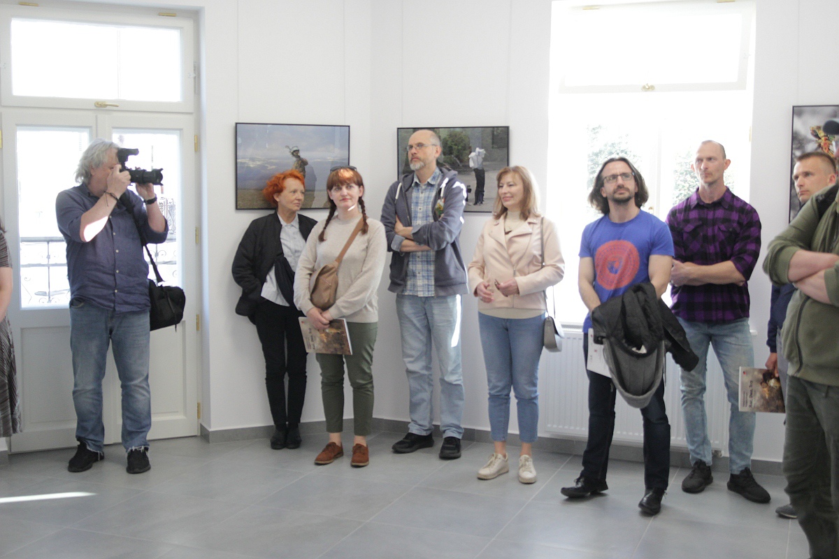 Wernisaż wystawy Raz, Dwa, Trzy w Galerii Ostrołęka [11.05.2023] - zdjęcie #19 - eOstroleka.pl