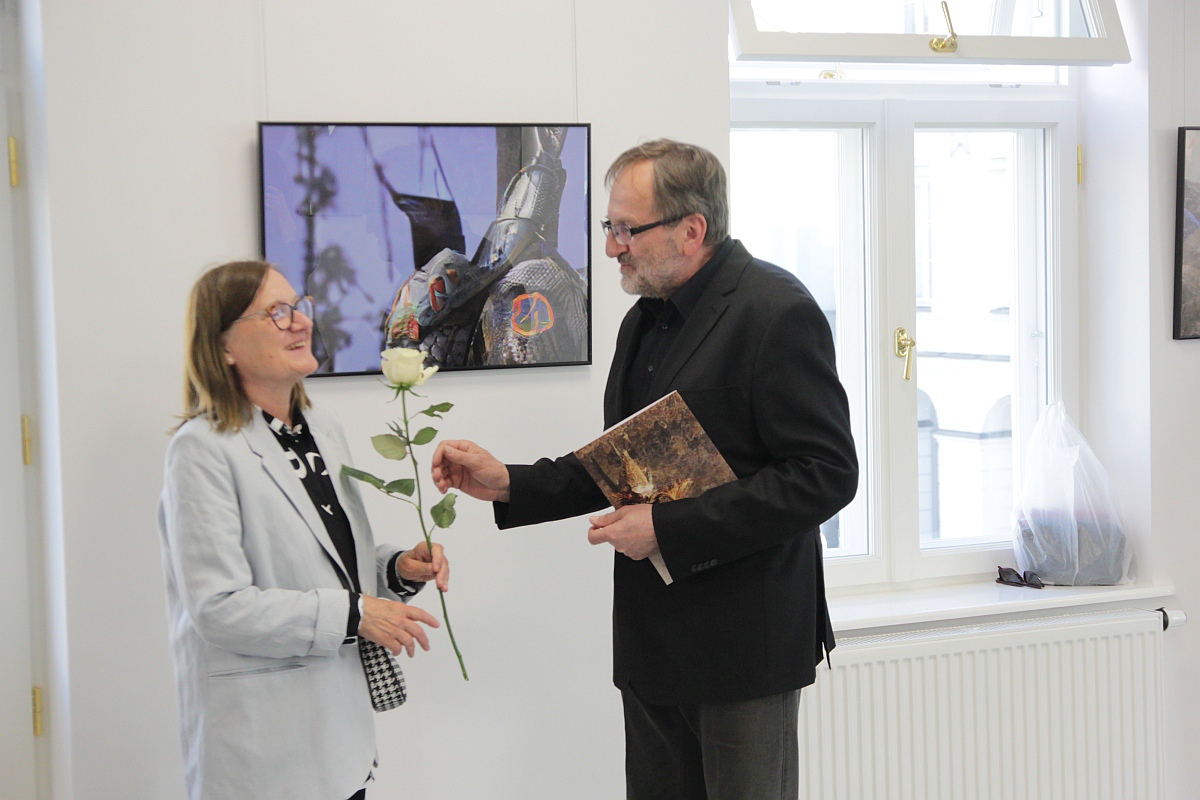 Wernisaż wystawy Raz, Dwa, Trzy w Galerii Ostrołęka [11.05.2023] - zdjęcie #14 - eOstroleka.pl