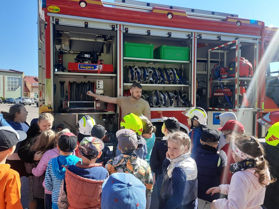 Pierwszoklasiści odwiedzili OSP Lelis - zdjęcie #10 - eOstroleka.pl