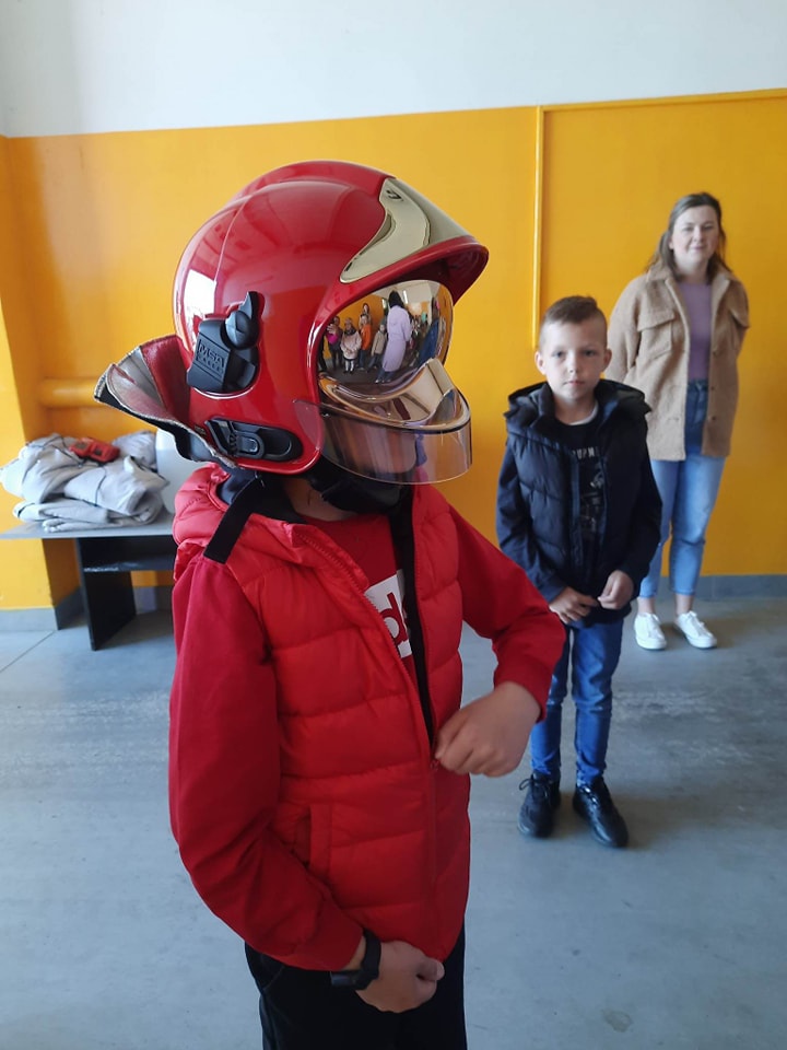 Pierwszoklasiści odwiedzili OSP Lelis - zdjęcie #9 - eOstroleka.pl