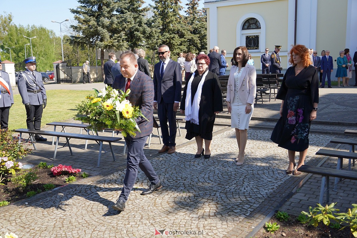 Dni Ostrołęki 2023. Złożenie kwiatów pod pomnikiem patrona miasta św. Jana Pawła II i msza w intencji mieszkańców [12.05.2023] - zdjęcie #23 - eOstroleka.pl