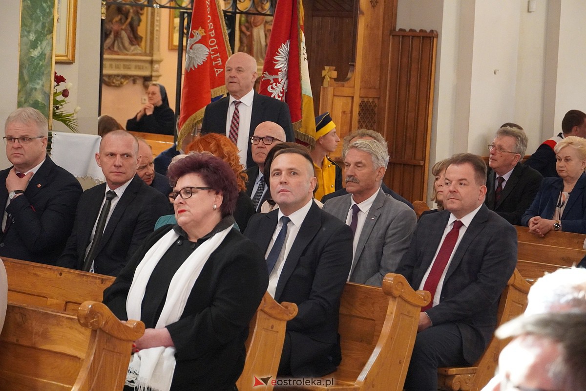 Dni Ostrołęki 2023. Złożenie kwiatów pod pomnikiem patrona miasta św. Jana Pawła II i msza w intencji mieszkańców [12.05.2023] - zdjęcie #10 - eOstroleka.pl