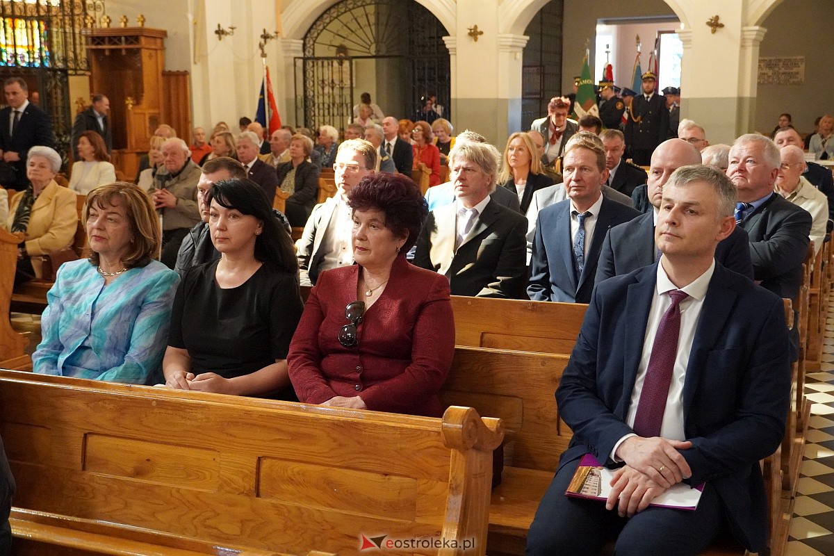 Dni Ostrołęki 2023. Złożenie kwiatów pod pomnikiem patrona miasta św. Jana Pawła II i msza w intencji mieszkańców [12.05.2023] - zdjęcie #7 - eOstroleka.pl