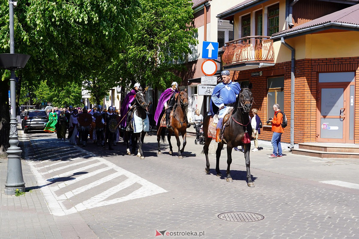 Parada historyczna z okazji 650-lecia miasta [12.05.2023] - zdjęcie #254 - eOstroleka.pl