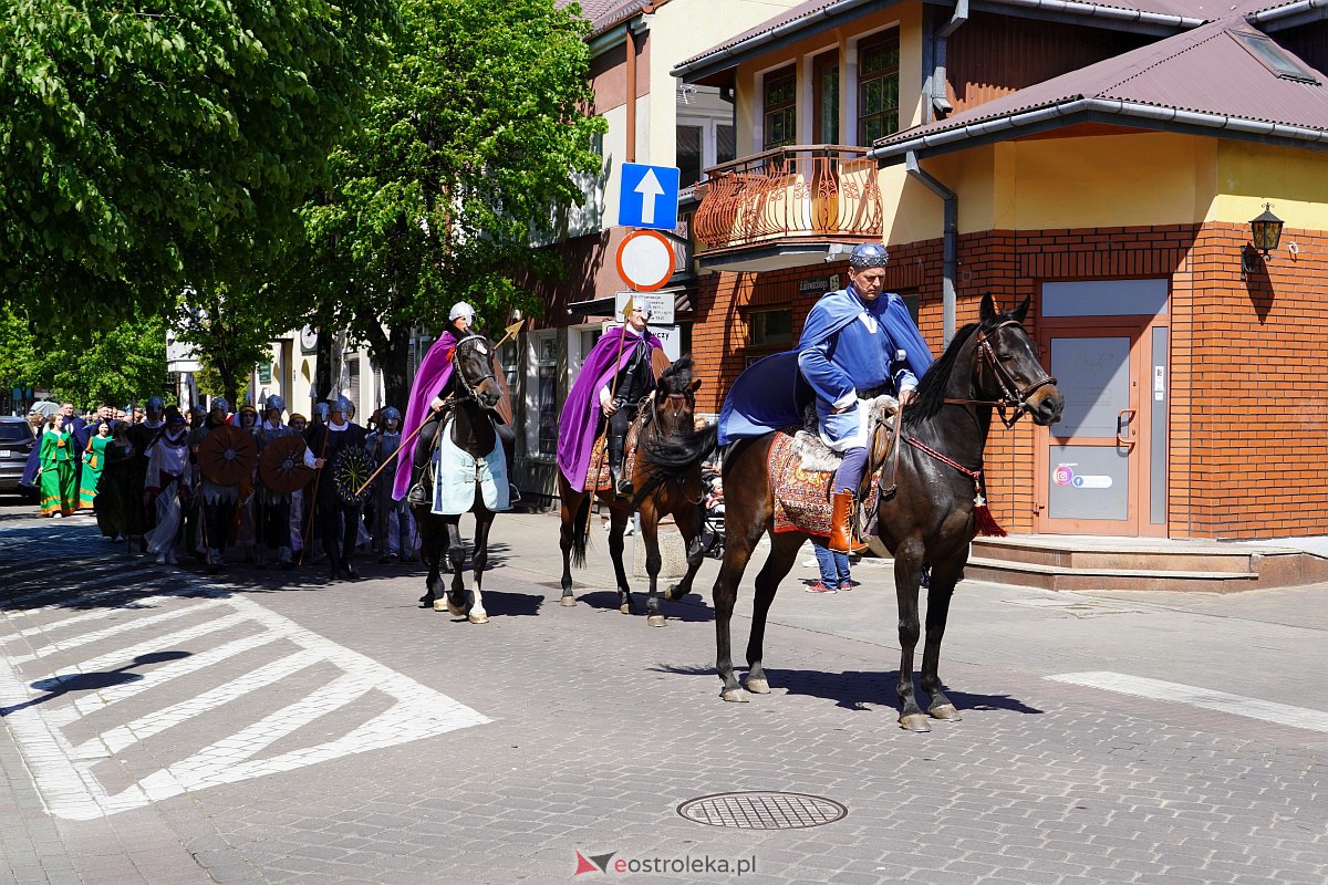 Parada historyczna z okazji 650-lecia miasta [12.05.2023] - zdjęcie #252 - eOstroleka.pl