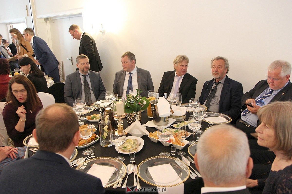 Uroczysty bankiet z okazji 650-lecia Ostrołęki. Wśród gości delegacje z Niemczech, Litwy i Ukrainy [12.05.2023] - zdjęcie #23 - eOstroleka.pl