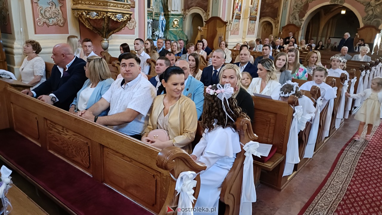 Pierwsza Komunia Święta w kościele pw. św. Antoniego w Ostrołęce [13.05.2023] - zdjęcie #38 - eOstroleka.pl