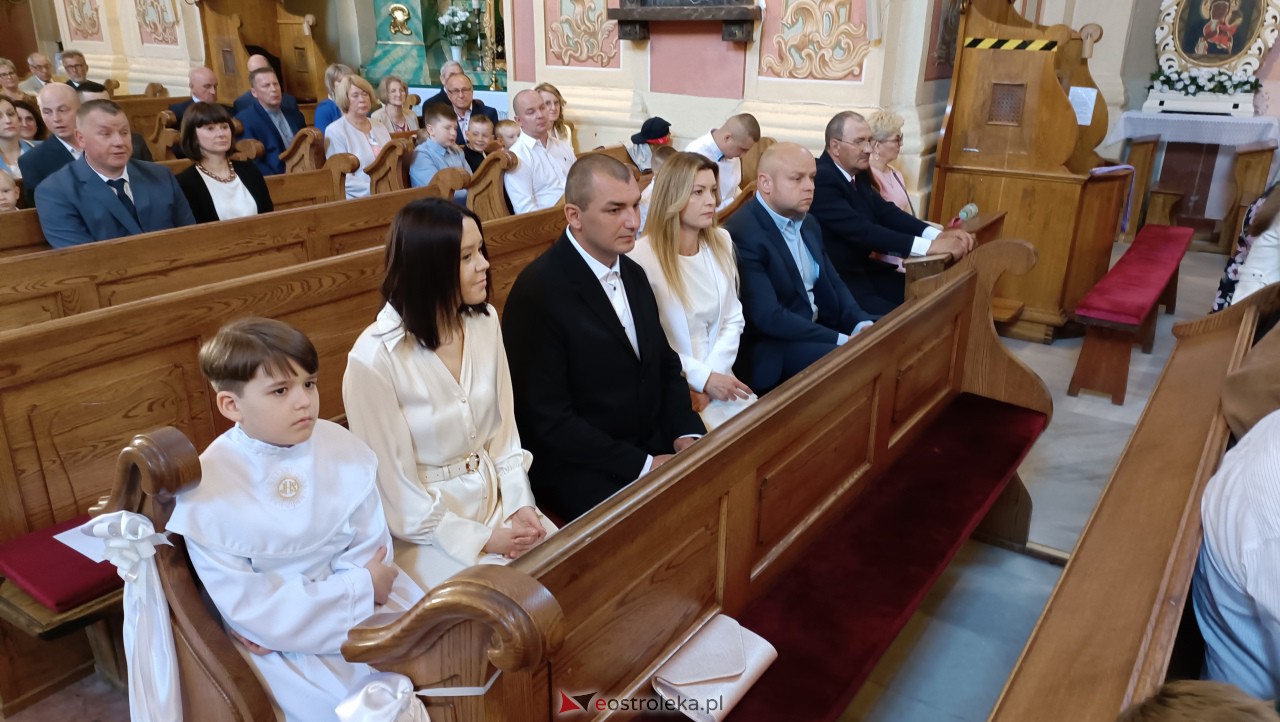 Pierwsza Komunia Święta w kościele pw. św. Antoniego w Ostrołęce [13.05.2023] - zdjęcie #32 - eOstroleka.pl