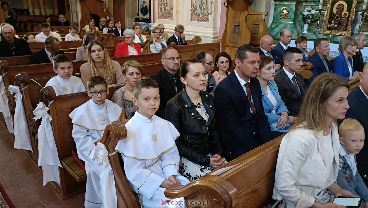 Pierwsza Komunia Święta w kościele pw. św. Antoniego w Ostrołęce [13.05.2023] - zdjęcie #31 - eOstroleka.pl