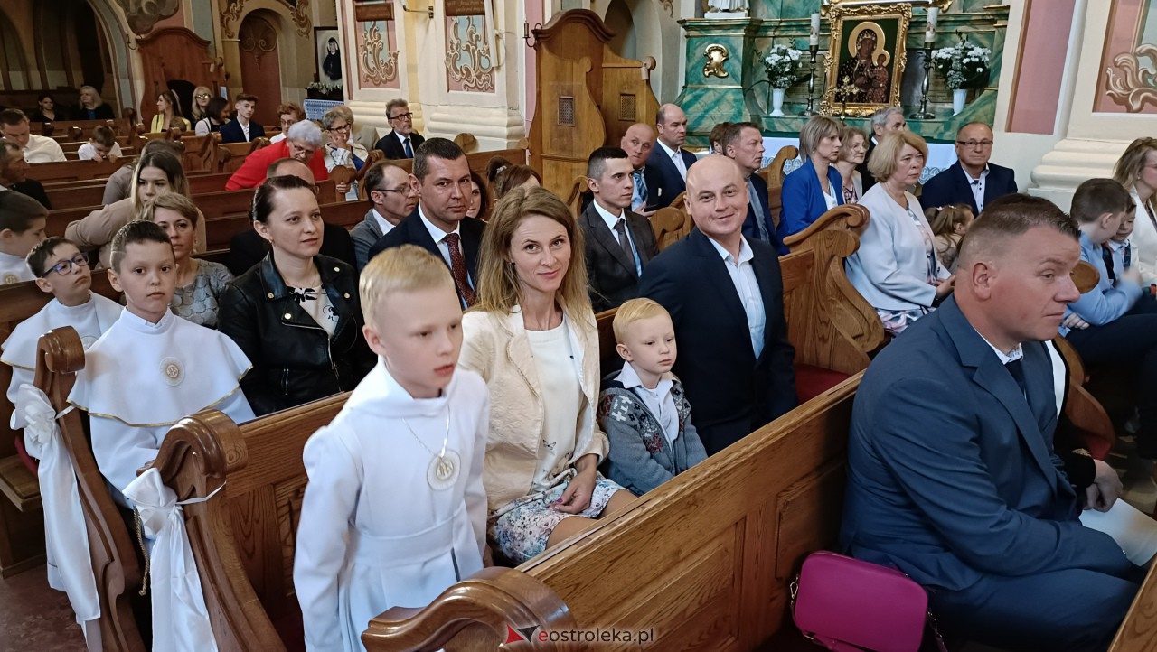 Pierwsza Komunia Święta w kościele pw. św. Antoniego w Ostrołęce [13.05.2023] - zdjęcie #30 - eOstroleka.pl