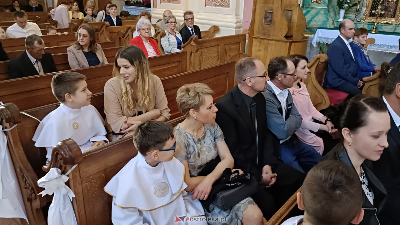 Pierwsza Komunia Święta w kościele pw. św. Antoniego w Ostrołęce [13.05.2023] - zdjęcie #28 - eOstroleka.pl