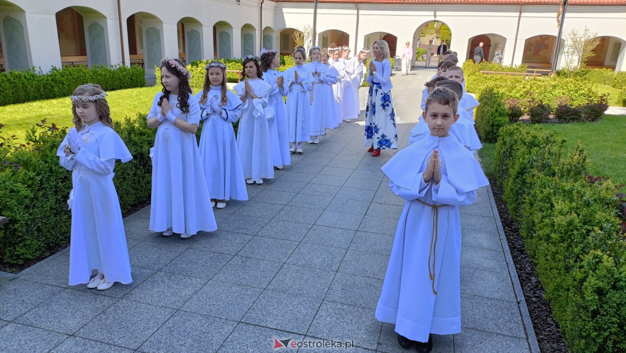 Pierwsza Komunia Święta w kościele pw. św. Antoniego w Ostrołęce [13.05.2023] - zdjęcie #26 - eOstroleka.pl
