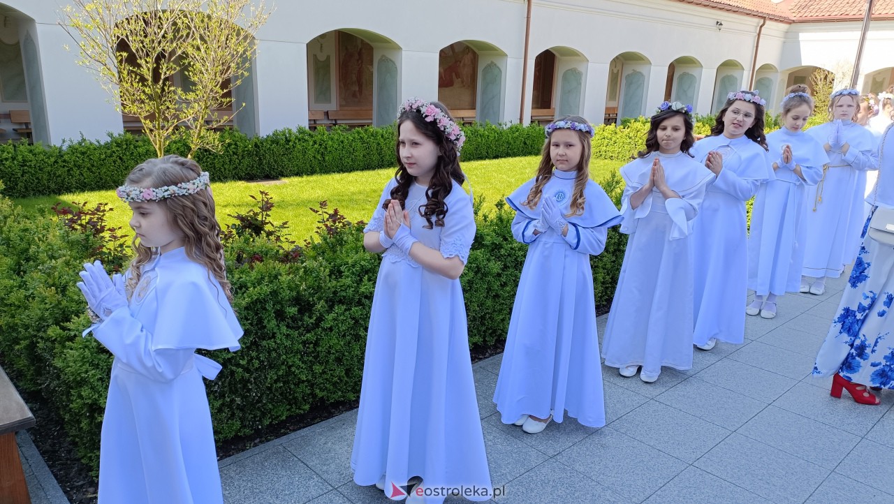 Pierwsza Komunia Święta w kościele pw. św. Antoniego w Ostrołęce [13.05.2023] - zdjęcie #25 - eOstroleka.pl