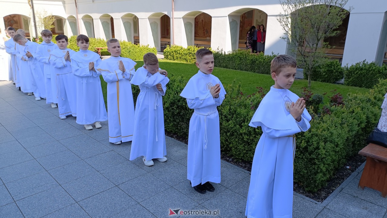 Pierwsza Komunia Święta w kościele pw. św. Antoniego w Ostrołęce [13.05.2023] - zdjęcie #24 - eOstroleka.pl