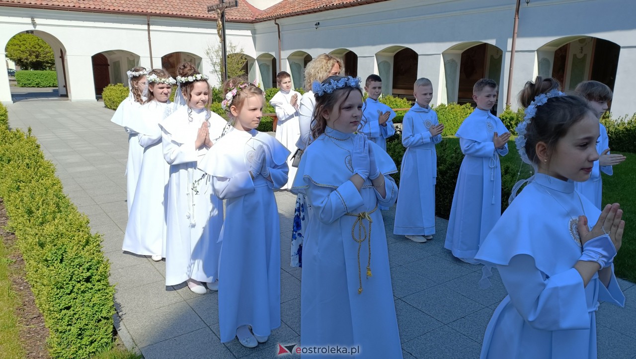 Pierwsza Komunia Święta w kościele pw. św. Antoniego w Ostrołęce [13.05.2023] - zdjęcie #22 - eOstroleka.pl