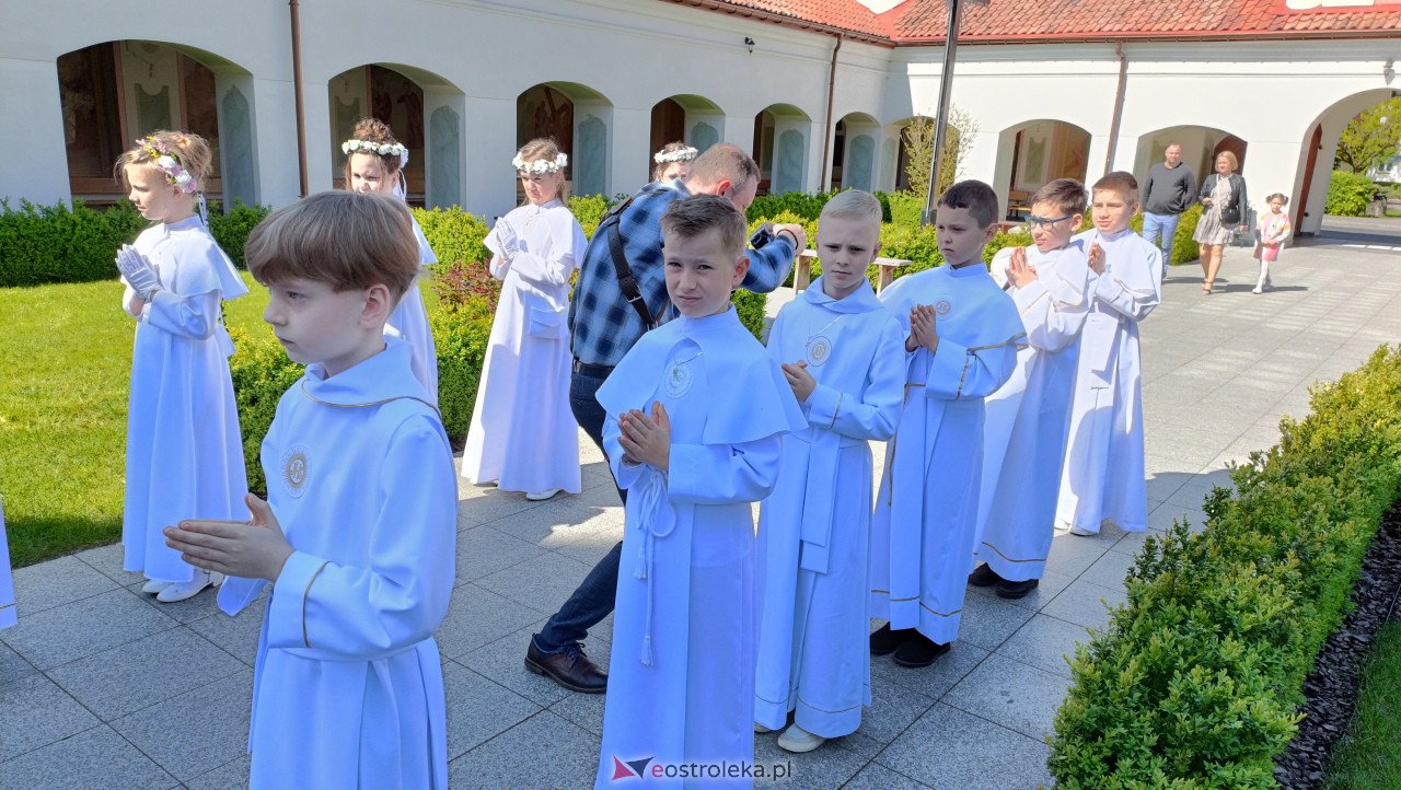 Pierwsza Komunia Święta w kościele pw. św. Antoniego w Ostrołęce [13.05.2023] - zdjęcie #20 - eOstroleka.pl
