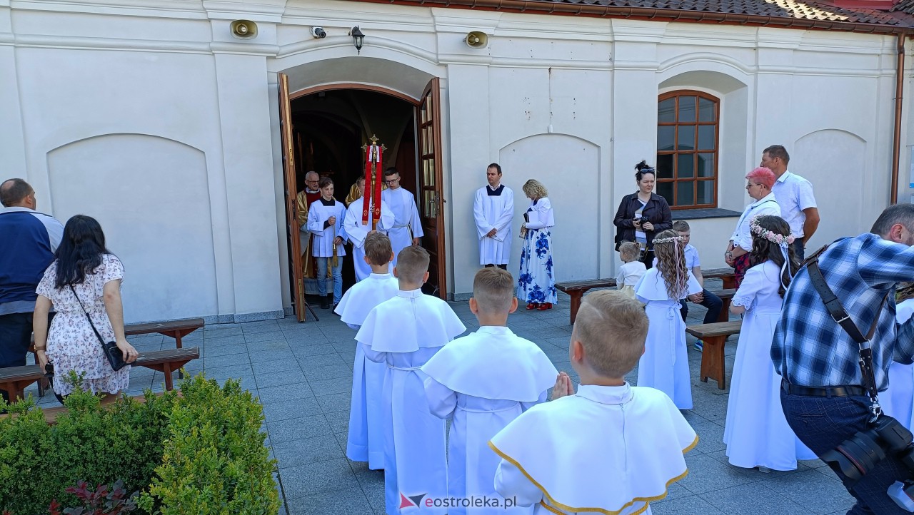 Pierwsza Komunia Święta w kościele pw. św. Antoniego w Ostrołęce [13.05.2023] - zdjęcie #17 - eOstroleka.pl