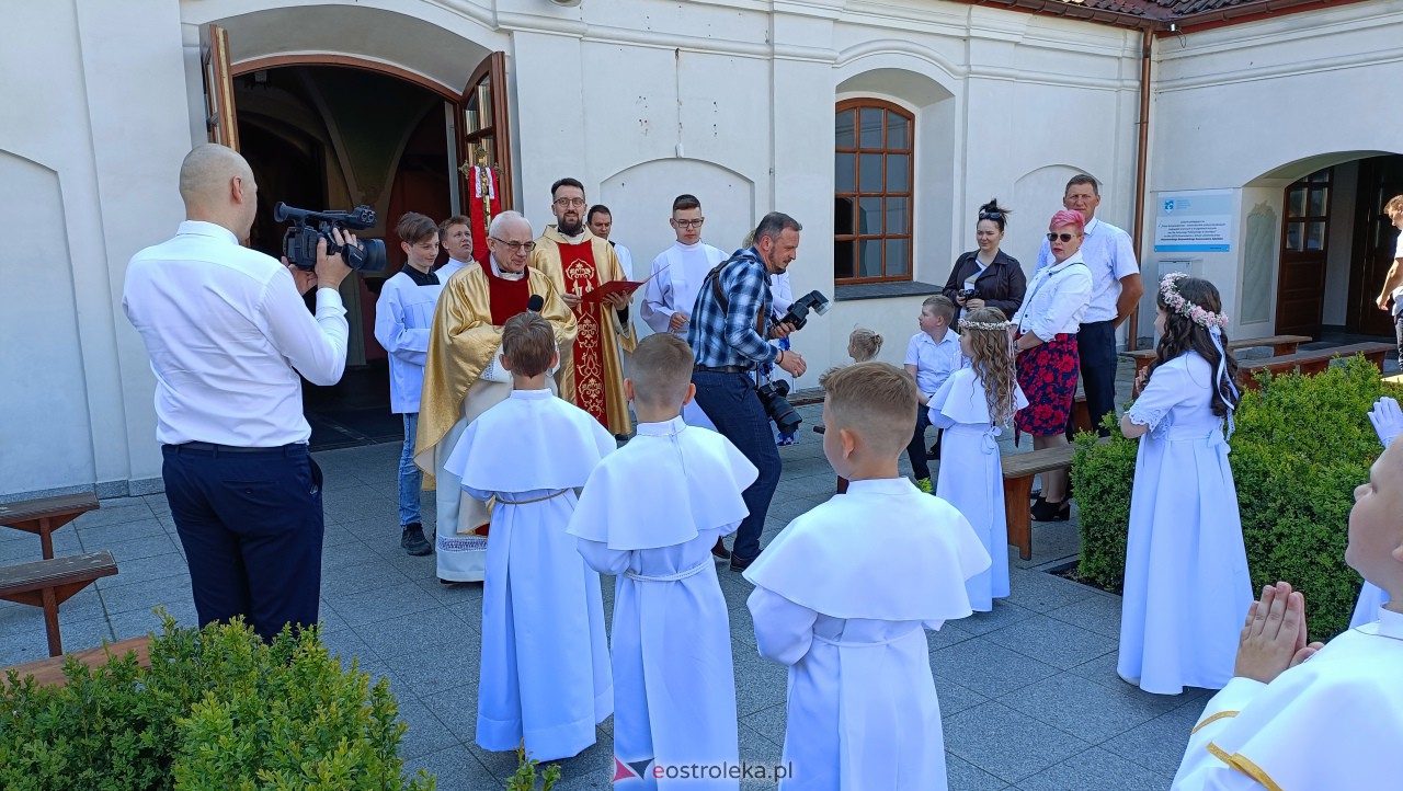 Pierwsza Komunia Święta w kościele pw. św. Antoniego w Ostrołęce [13.05.2023] - zdjęcie #16 - eOstroleka.pl