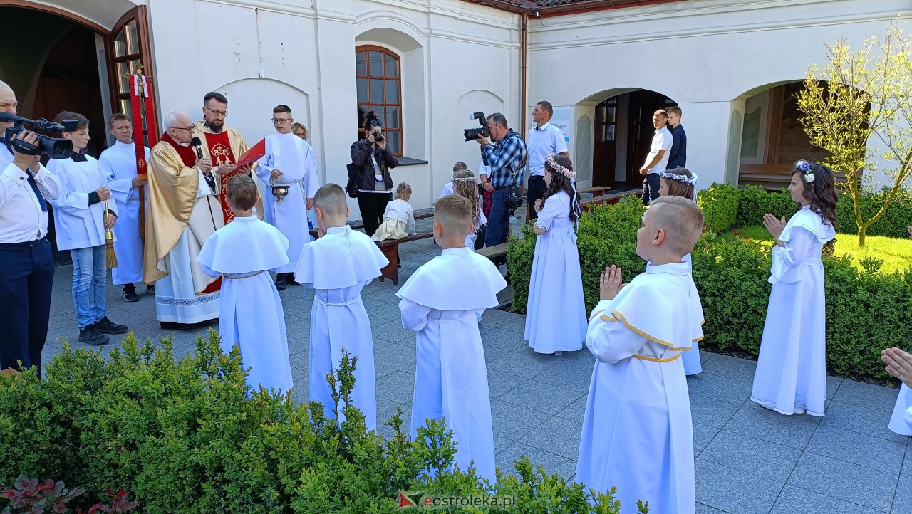 Pierwsza Komunia Święta w kościele pw. św. Antoniego w Ostrołęce [13.05.2023] - zdjęcie #14 - eOstroleka.pl