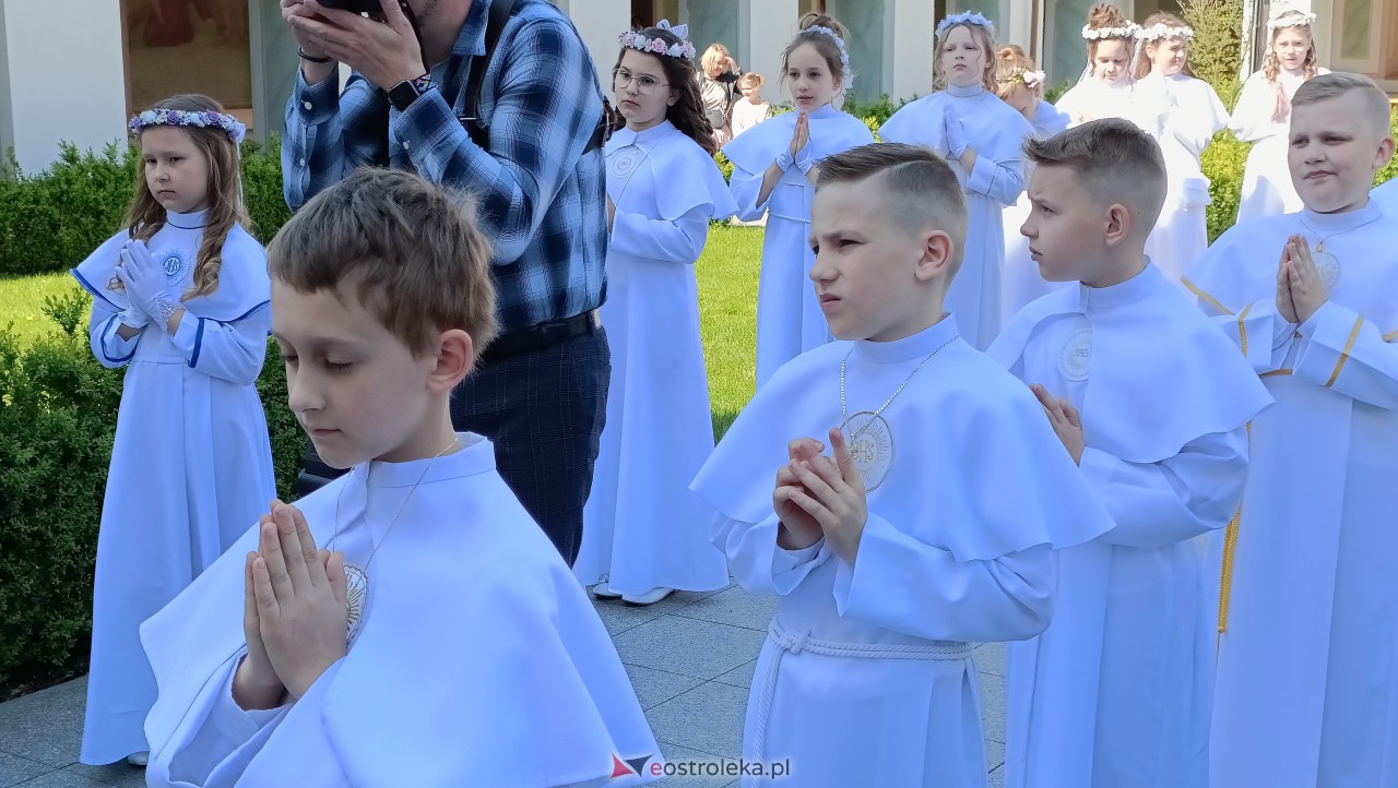 Pierwsza Komunia Święta w kościele pw. św. Antoniego w Ostrołęce [13.05.2023] - zdjęcie #12 - eOstroleka.pl