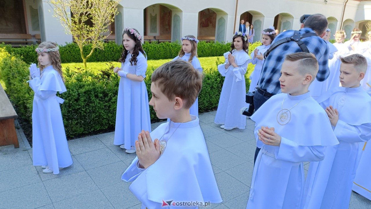 Pierwsza Komunia Święta w kościele pw. św. Antoniego w Ostrołęce [13.05.2023] - zdjęcie #10 - eOstroleka.pl