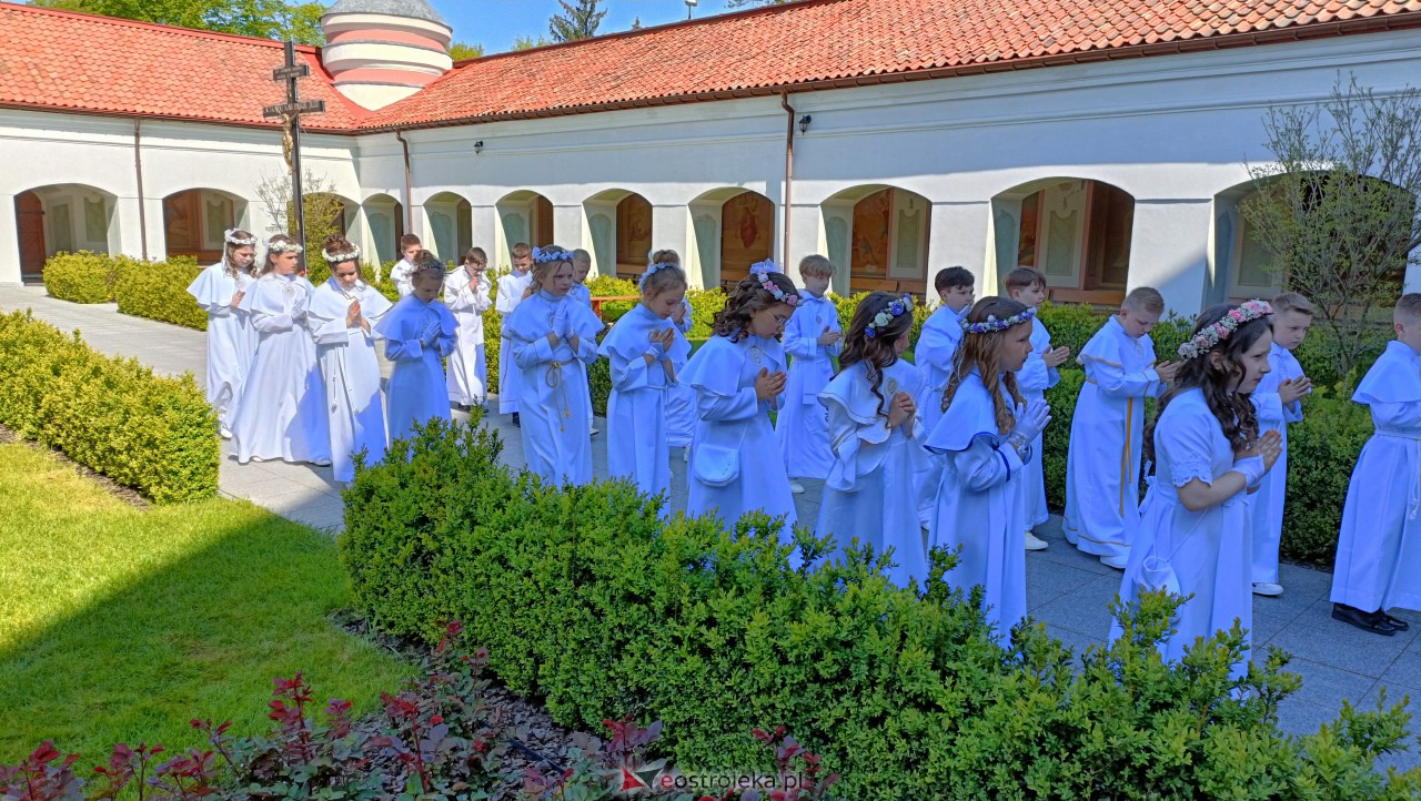 Pierwsza Komunia Święta w kościele pw. św. Antoniego w Ostrołęce [13.05.2023] - zdjęcie #3 - eOstroleka.pl