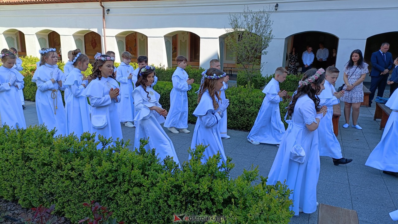 Pierwsza Komunia Święta w kościele pw. św. Antoniego w Ostrołęce [13.05.2023] - zdjęcie #2 - eOstroleka.pl