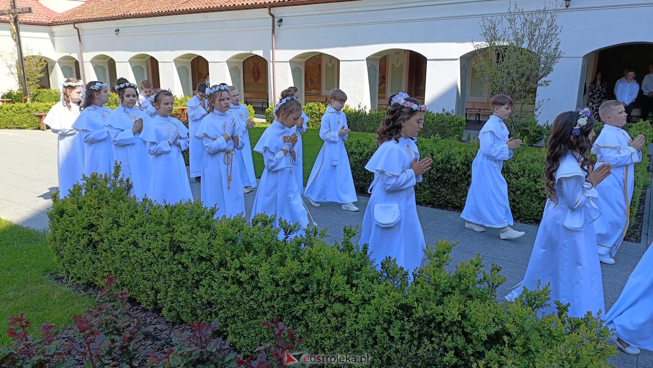 Pierwsza Komunia Święta w kościele pw. św. Antoniego w Ostrołęce [13.05.2023] - zdjęcie #1 - eOstroleka.pl