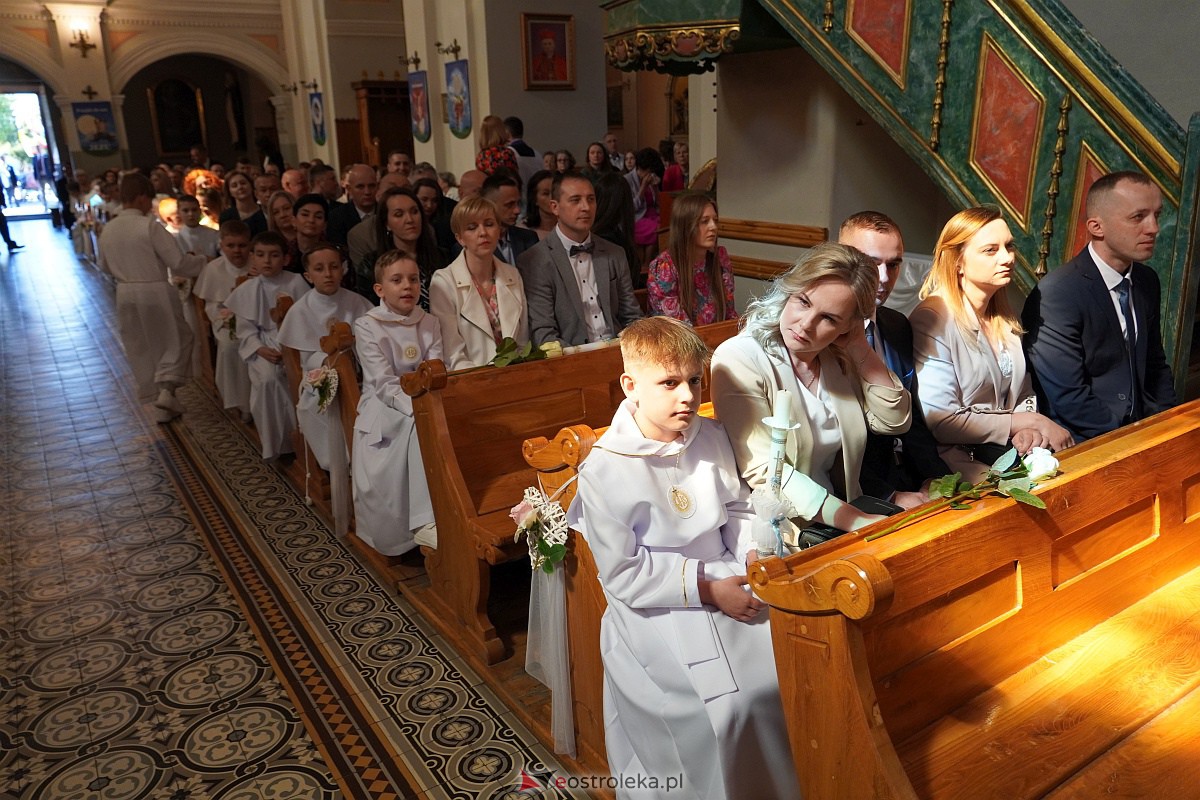 Pierwsza Komunia Święta w kościele pw. Nawiedzenia NMP w Ostrołęce (Fara) [13.05.2023] - zdjęcie #33 - eOstroleka.pl