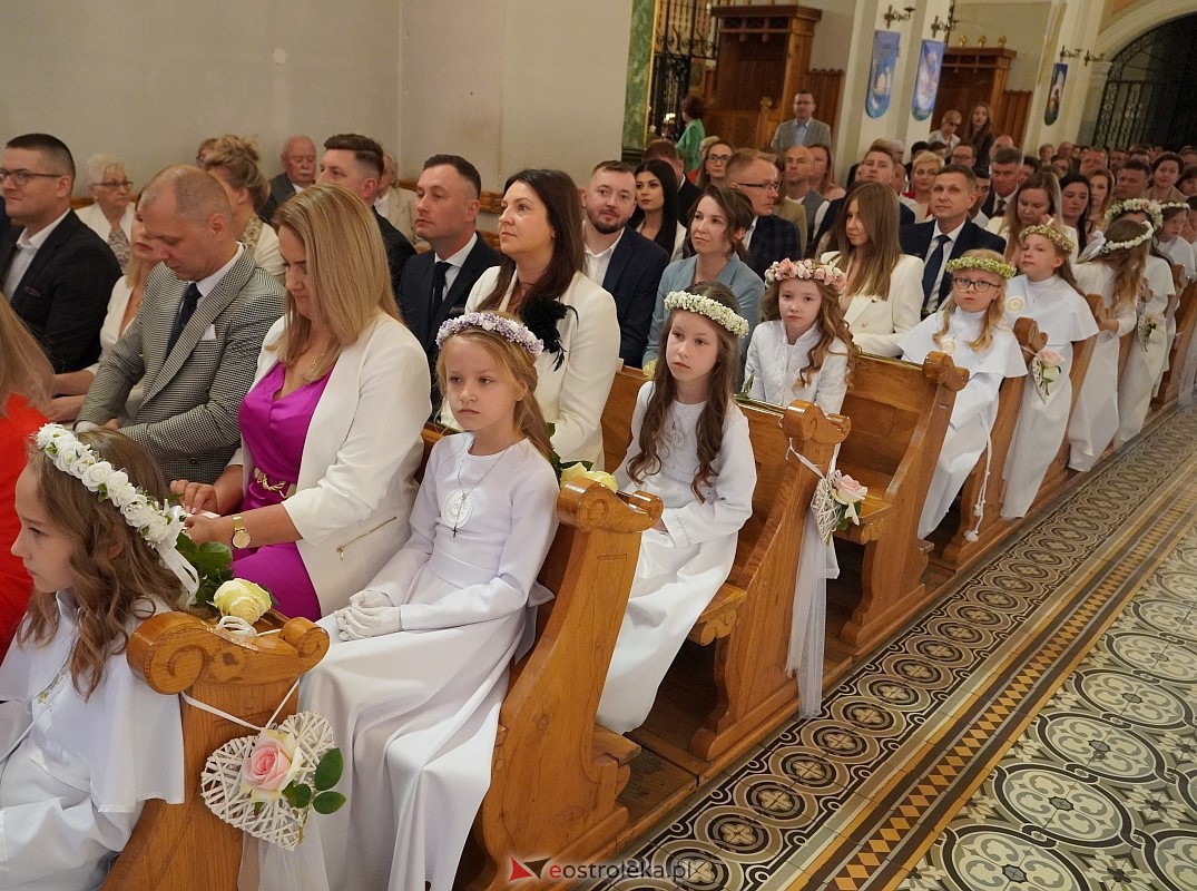 Pierwsza Komunia Święta w kościele pw. Nawiedzenia NMP w Ostrołęce (Fara) [13.05.2023] - zdjęcie #35 - eOstroleka.pl
