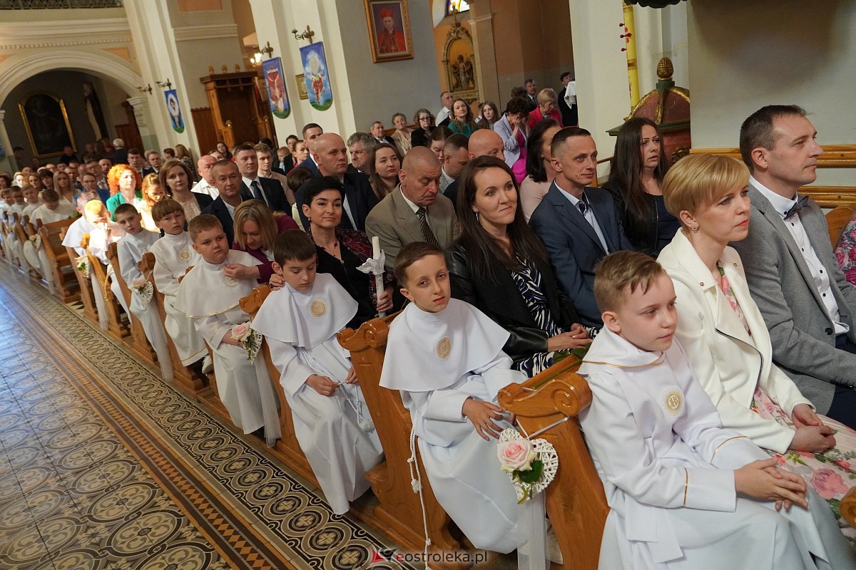 Pierwsza Komunia Święta w kościele pw. Nawiedzenia NMP w Ostrołęce (Fara) [13.05.2023] - zdjęcie #36 - eOstroleka.pl