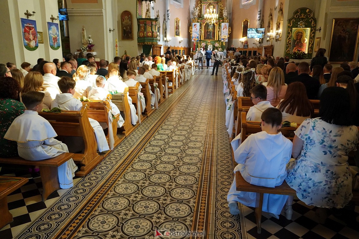 Pierwsza Komunia Święta w kościele pw. Nawiedzenia NMP w Ostrołęce (Fara) [13.05.2023] - zdjęcie #38 - eOstroleka.pl