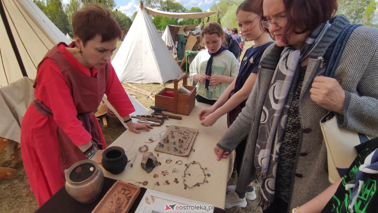 Piknik historyczny na grodzisku w Ostrołęce [13.05.2023] - zdjęcie #6 - eOstroleka.pl