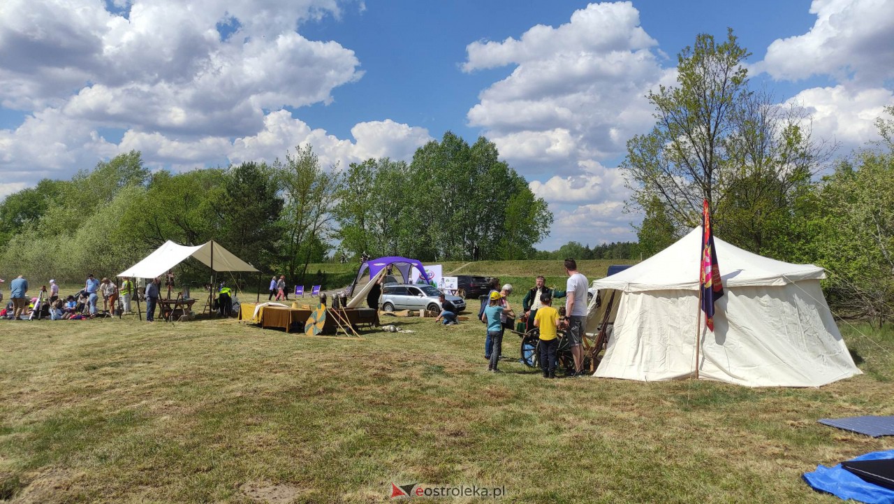 Piknik historyczny na grodzisku w Ostrołęce [13.05.2023] - zdjęcie #10 - eOstroleka.pl