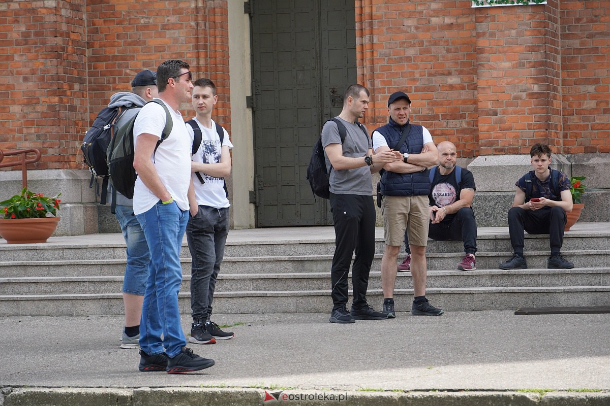 Męska piesza pielgrzymka Rzekuń - Suchcice [13.05.2023] - zdjęcie #46 - eOstroleka.pl