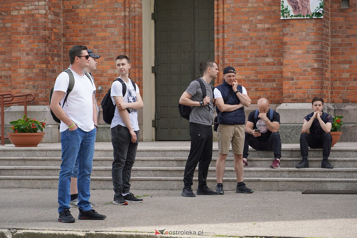 Męska piesza pielgrzymka Rzekuń - Suchcice [13.05.2023] - zdjęcie #44 - eOstroleka.pl