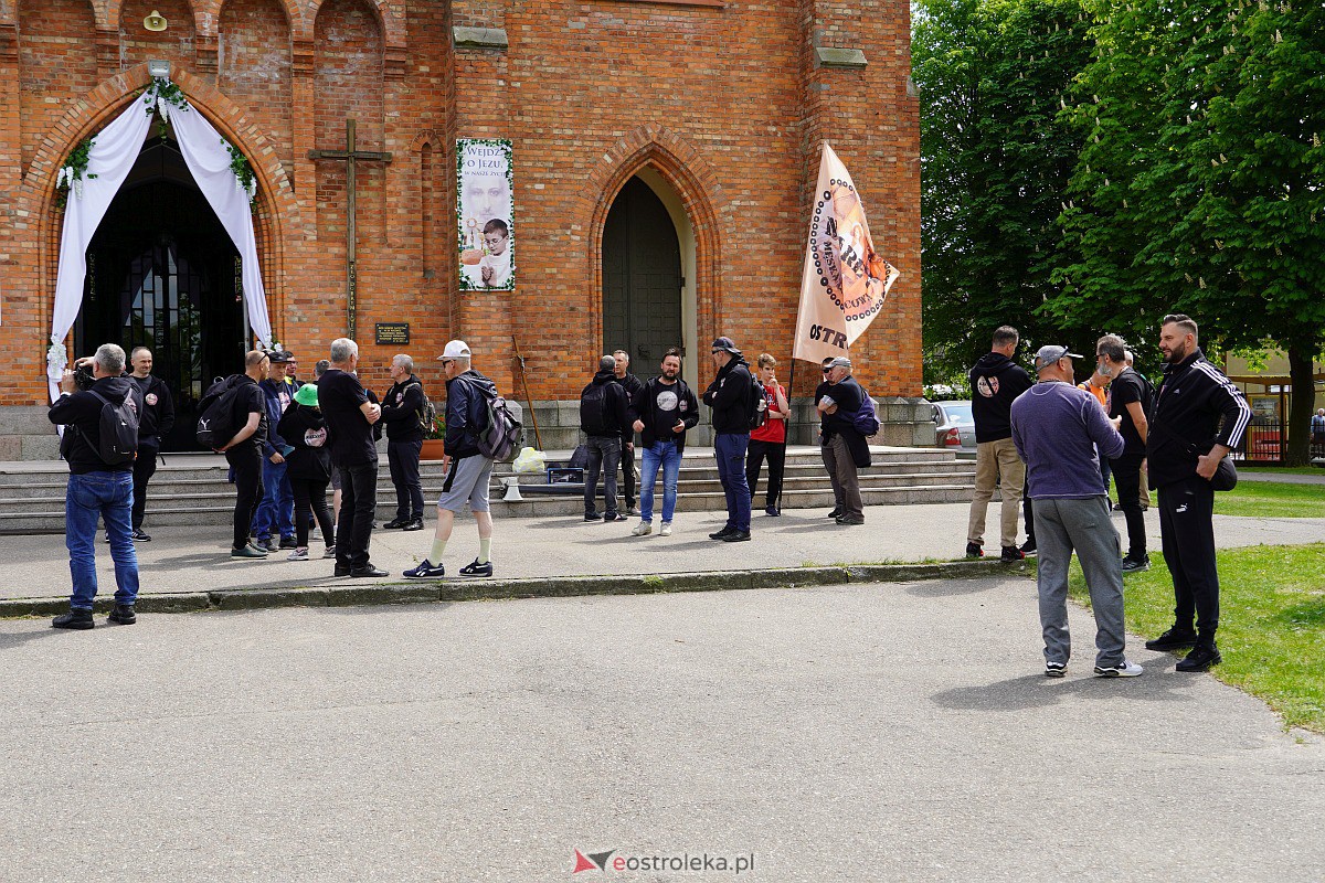 Męska piesza pielgrzymka Rzekuń - Suchcice [13.05.2023] - zdjęcie #42 - eOstroleka.pl