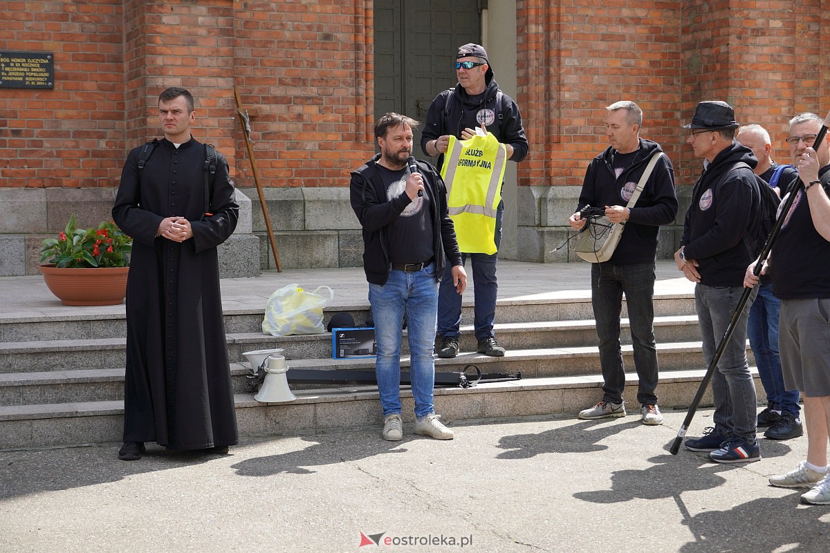 Męska piesza pielgrzymka Rzekuń - Suchcice [13.05.2023] - zdjęcie #40 - eOstroleka.pl