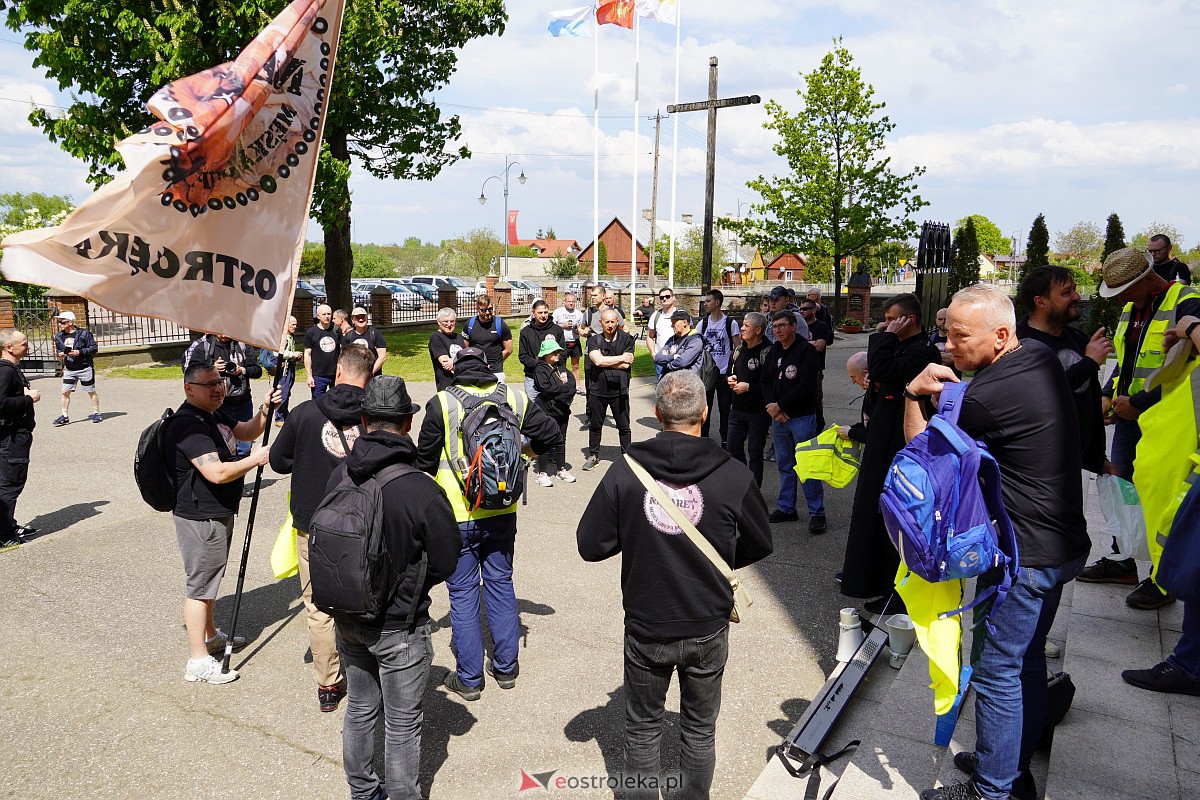 Męska piesza pielgrzymka Rzekuń - Suchcice [13.05.2023] - zdjęcie #36 - eOstroleka.pl