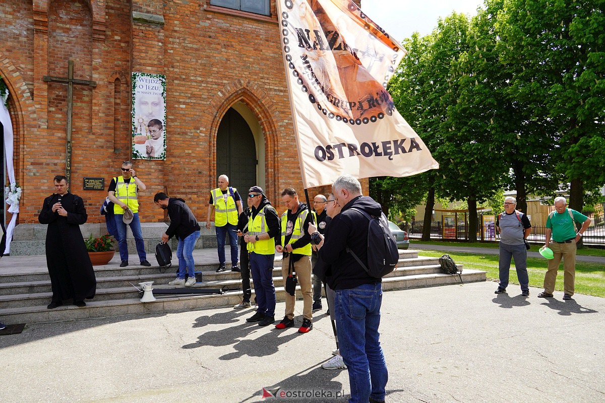 Męska piesza pielgrzymka Rzekuń - Suchcice [13.05.2023] - zdjęcie #32 - eOstroleka.pl