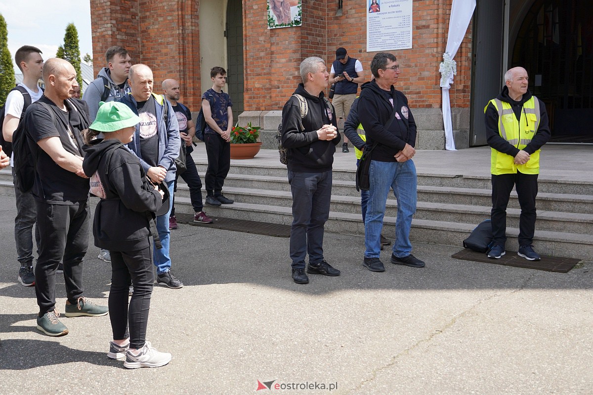 Męska piesza pielgrzymka Rzekuń - Suchcice [13.05.2023] - zdjęcie #31 - eOstroleka.pl