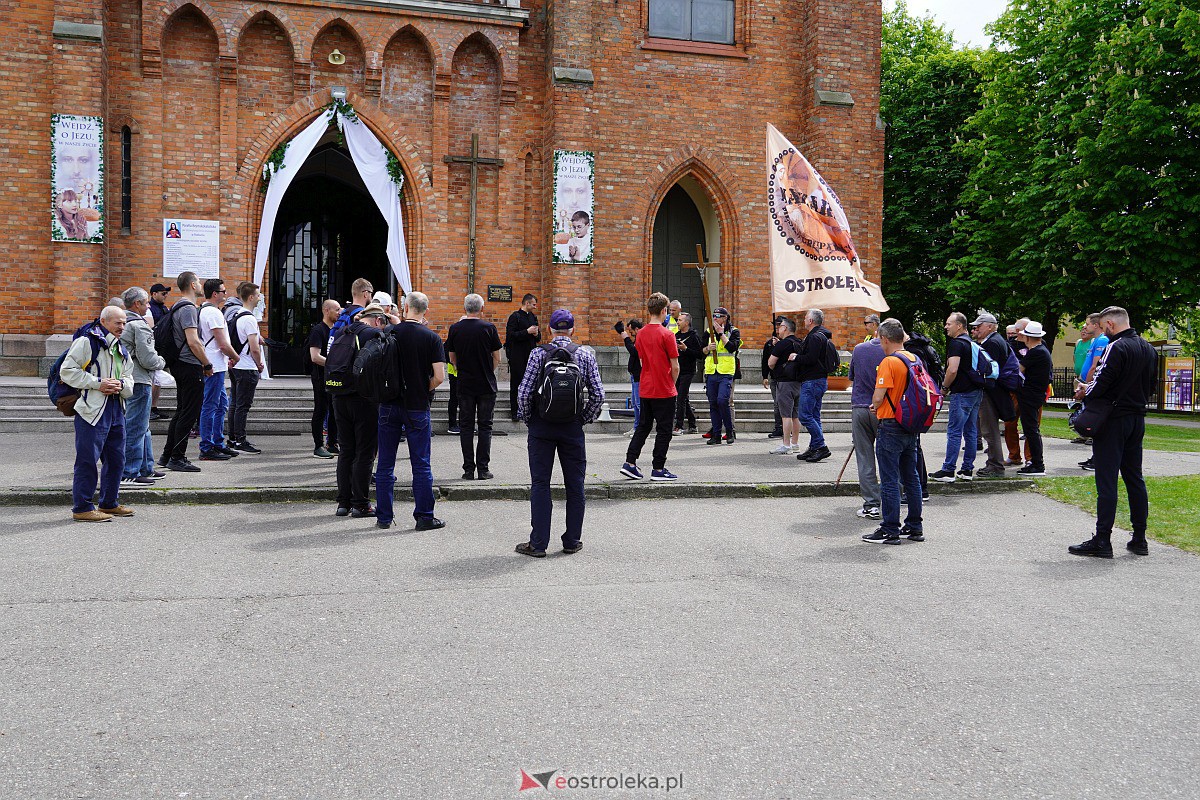 Męska piesza pielgrzymka Rzekuń - Suchcice [13.05.2023] - zdjęcie #24 - eOstroleka.pl