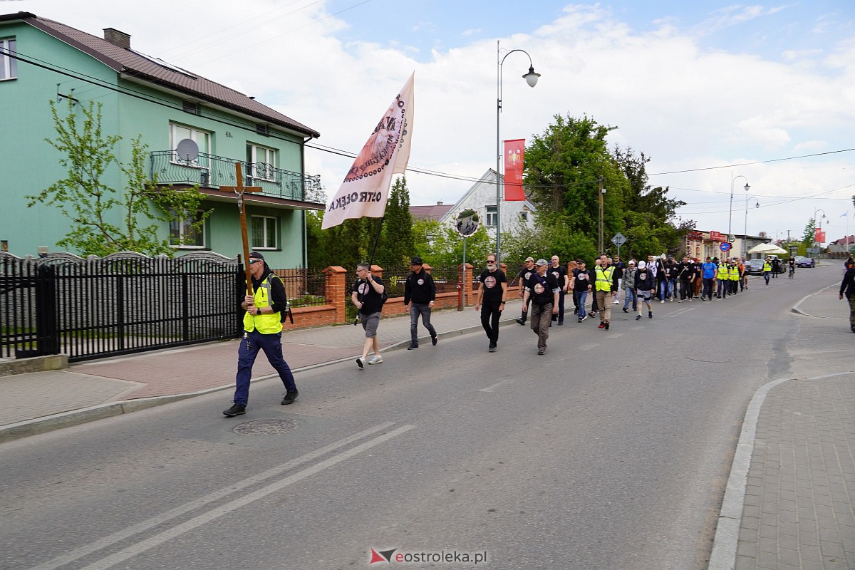 Męska piesza pielgrzymka Rzekuń - Suchcice [13.05.2023] - zdjęcie #21 - eOstroleka.pl