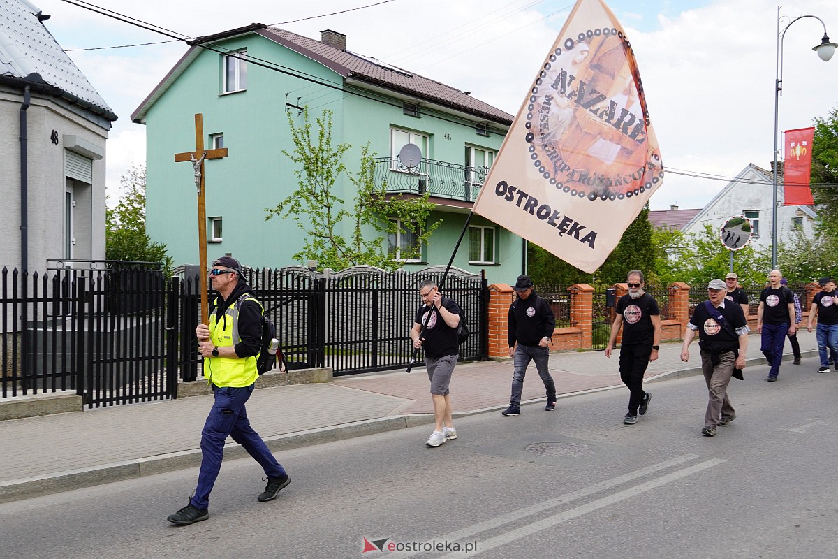Męska piesza pielgrzymka Rzekuń - Suchcice [13.05.2023] - zdjęcie #19 - eOstroleka.pl