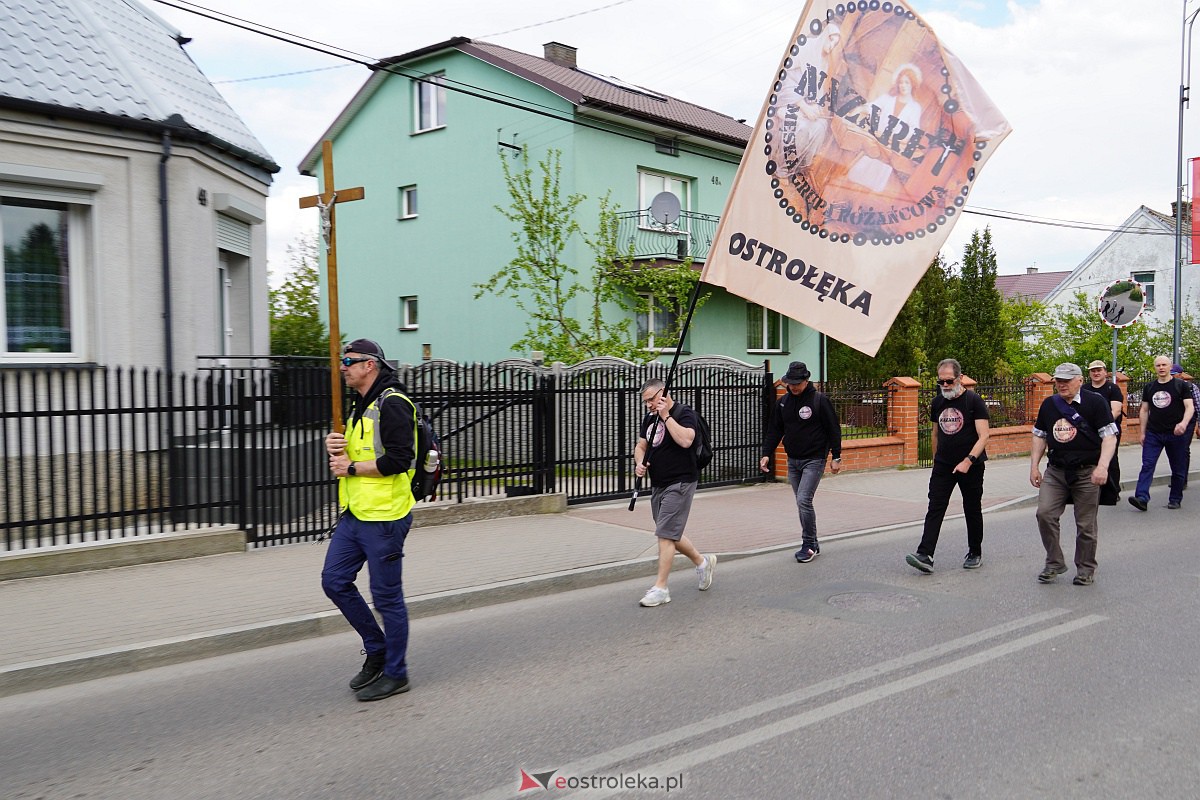 Męska piesza pielgrzymka Rzekuń - Suchcice [13.05.2023] - zdjęcie #18 - eOstroleka.pl