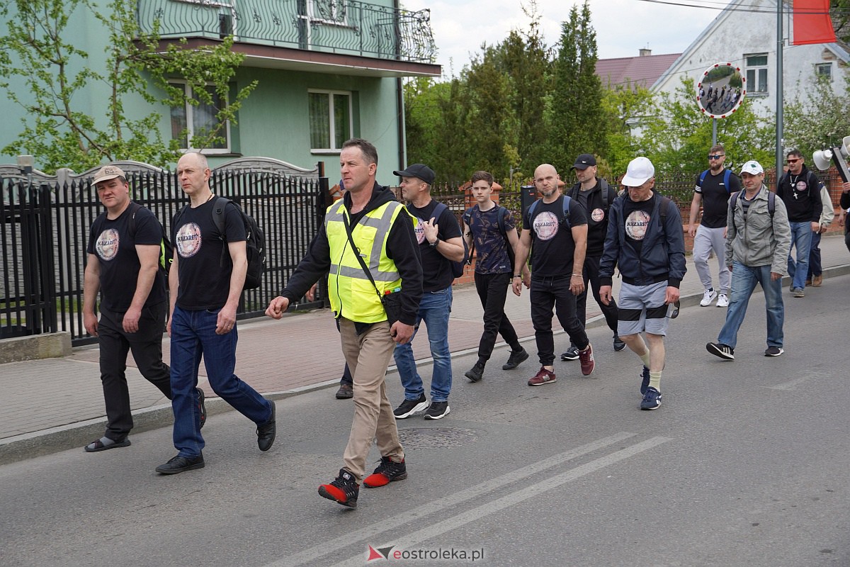 Męska piesza pielgrzymka Rzekuń - Suchcice [13.05.2023] - zdjęcie #15 - eOstroleka.pl