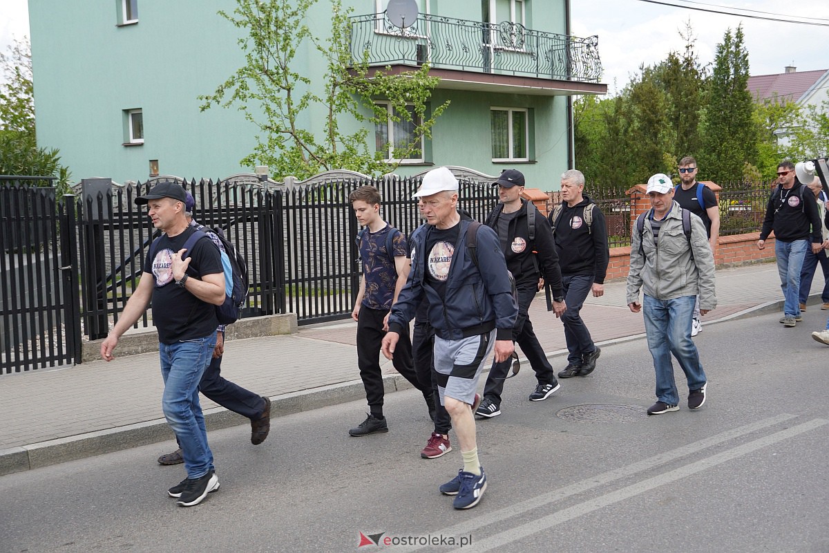 Męska piesza pielgrzymka Rzekuń - Suchcice [13.05.2023] - zdjęcie #13 - eOstroleka.pl