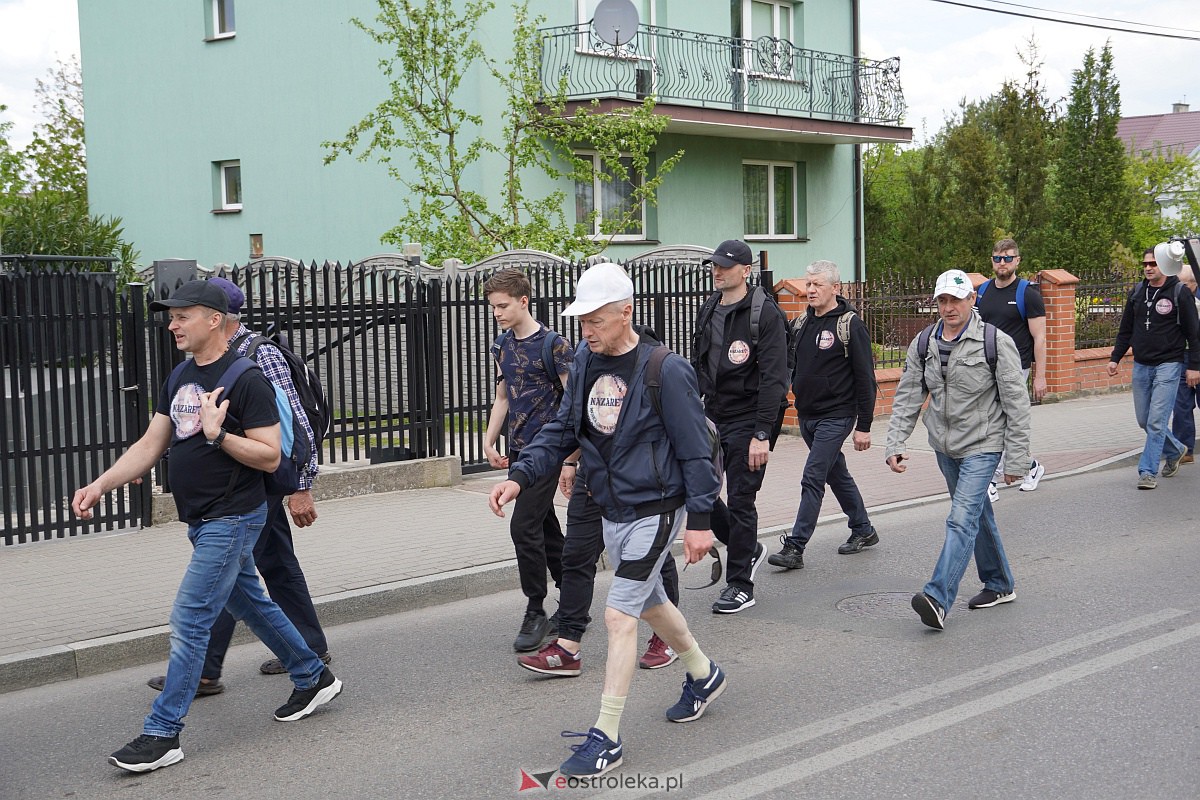 Męska piesza pielgrzymka Rzekuń - Suchcice [13.05.2023] - zdjęcie #12 - eOstroleka.pl