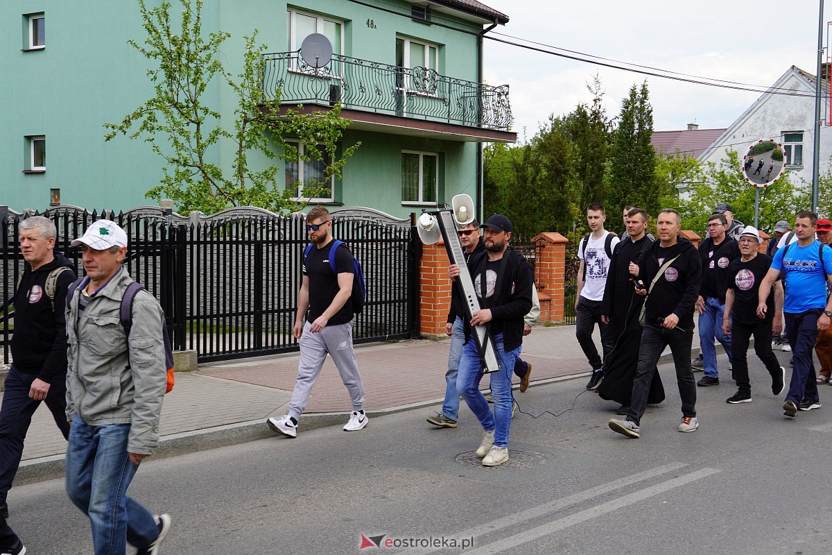 Męska piesza pielgrzymka Rzekuń - Suchcice [13.05.2023] - zdjęcie #10 - eOstroleka.pl